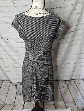 Max Studio Black & White Striped Stretchy Dress with Front Twist Size Medium